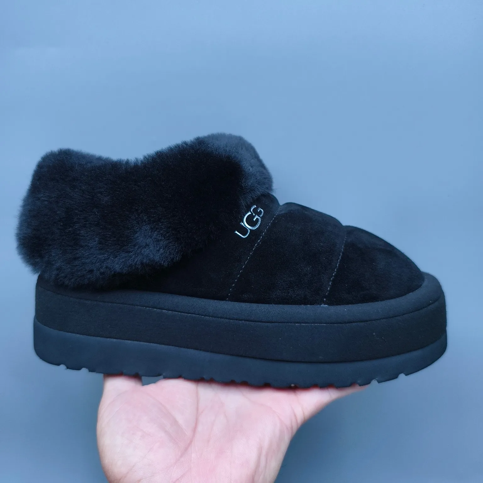 💰600 UGG sheepskin one-piece snow boots 6390 thick-soled slip-on casual shoes Color: Maroon Black Chocolate Size: 35-41